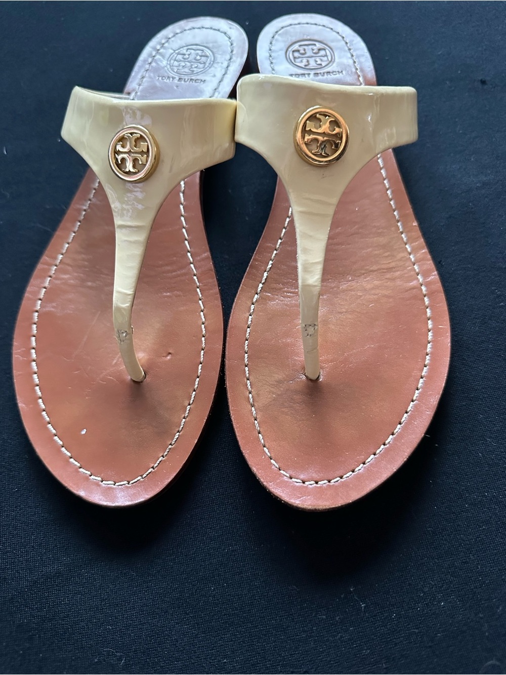 Tory Burch Cameron Cream Patent Leather Thong Sandals flip flops 9